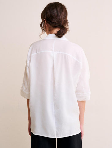 Košulja izrađena od modalne tkanine bela