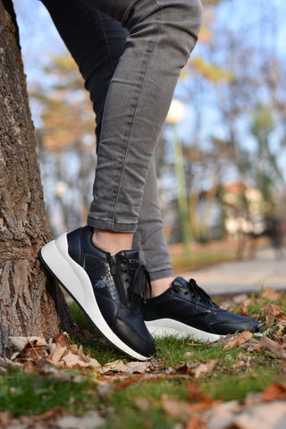 Women's Black Sneaker Shoes (Vidya)